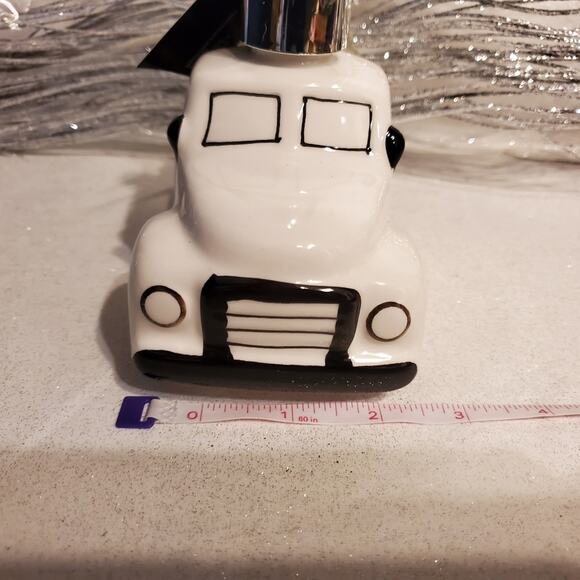 Robert Stanley Vintage Christmas Tree Back of White Pick up Truck Soap Dispenser - Picture 6 of 6